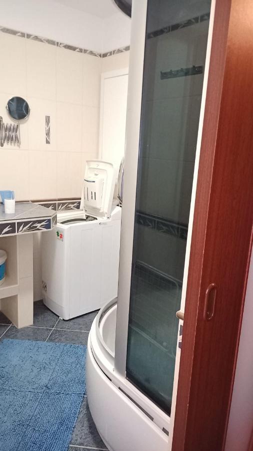 Wolf Apartman Pokojne Ubytovanie V Povazskej Bystrici Ticha Lokalita S Parkovanim Vsade Blizko Vhodne Pre Pracovne Cesty Turistiku Aj Oddych Plne Vybavena Kuchyna Považská Bystrica Eksteriør billede