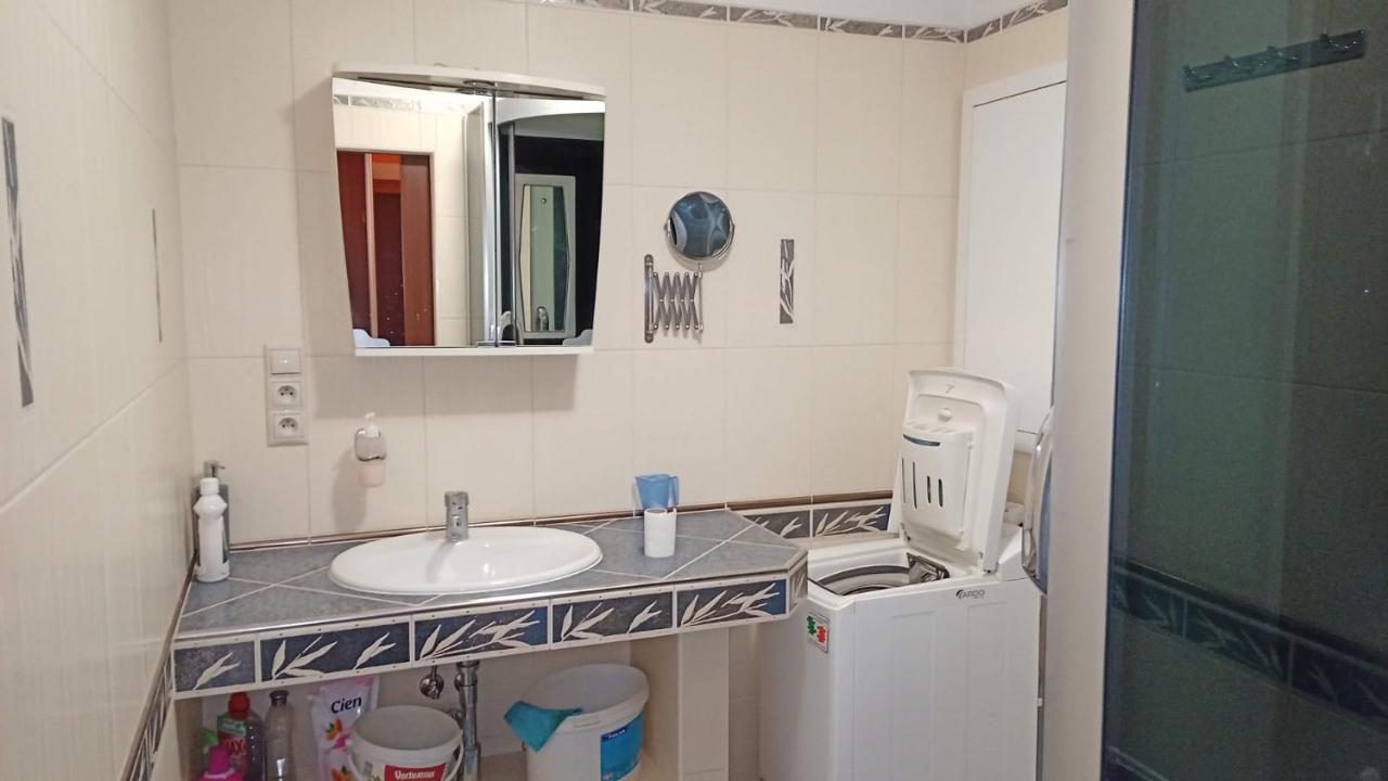 Wolf Apartman Pokojne Ubytovanie V Povazskej Bystrici Ticha Lokalita S Parkovanim Vsade Blizko Vhodne Pre Pracovne Cesty Turistiku Aj Oddych Plne Vybavena Kuchyna Považská Bystrica Eksteriør billede