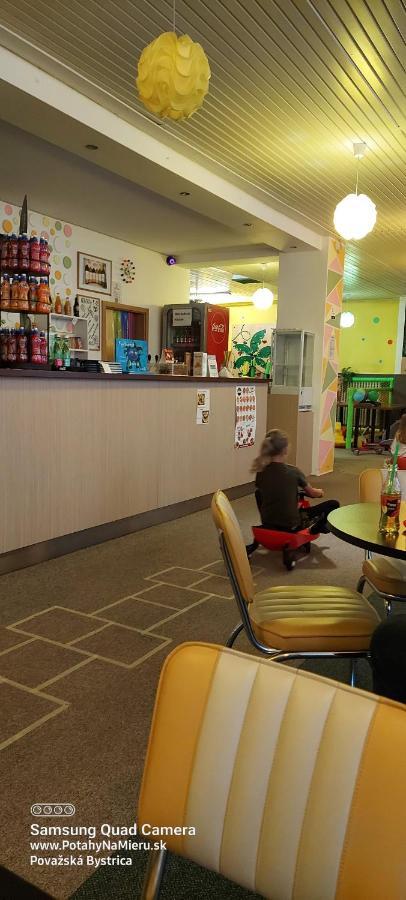 Wolf Apartman Pokojne Ubytovanie V Povazskej Bystrici Ticha Lokalita S Parkovanim Vsade Blizko Vhodne Pre Pracovne Cesty Turistiku Aj Oddych Plne Vybavena Kuchyna Považská Bystrica Eksteriør billede